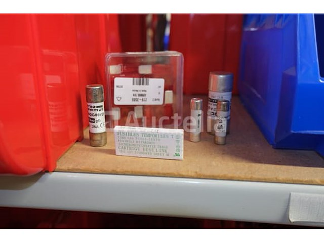 Set zekeringen en diverse elektrische accessoires - afbeelding 1 van  11