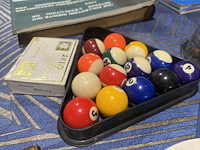 Setje diverse biljartballen + krijt - afbeelding 1 van  1