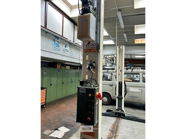 Seven 2-koloms hefbrug 4000kg (defect) - afbeelding 5 van  7