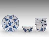Seven chinese blue and white ‘beauty in a chamber’ cups and one matching saucer, kangxi period, h 4 - ø 8,5 cm (cup) / ø 12,5 cm (saucer) (8) - afbeelding 4 van  7
