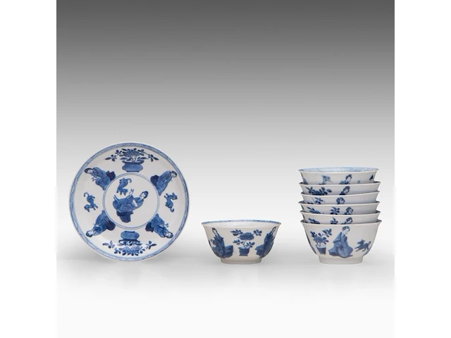 Seven chinese blue and white ‘beauty in a chamber’ cups and one matching saucer, kangxi period, h 4 - ø 8,5 cm (cup) / ø 12,5 cm (saucer) (8) - afbeelding 5 van  7
