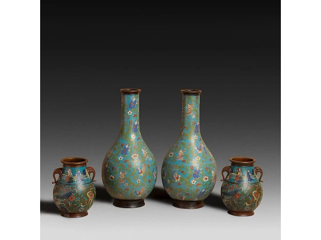 Seven japanese champlevé enameled bronzes, including figures and vases, 19th/20thc, tallest h 45,5 cm - afbeelding 2 van  6