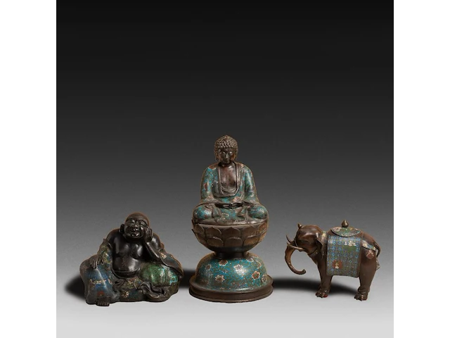 Seven japanese champlevé enameled bronzes, including figures and vases, 19th/20thc, tallest h 45,5 cm - afbeelding 3 van  6