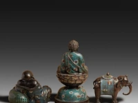 Seven japanese champlevé enameled bronzes, including figures and vases, 19th/20thc, tallest h 45,5 cm - afbeelding 4 van  6