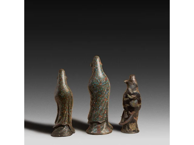 Seven japanese champlevé enameled bronzes, three depicting kannon and four vases, signed, 19th/20thc, tallest h 55,5 cm - afbeelding 3 van  7