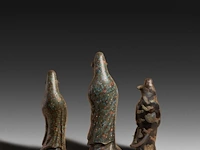 Seven japanese champlevé enameled bronzes, three depicting kannon and four vases, signed, 19th/20thc, tallest h 55,5 cm - afbeelding 3 van  7