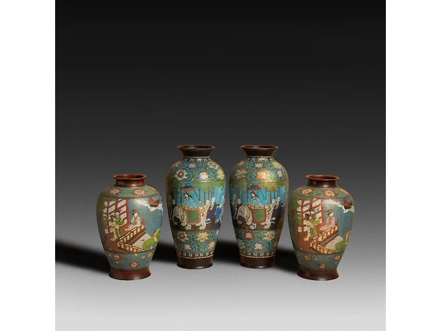 Seven japanese champlevé enameled bronzes; three figures and two pairs of vases, tallest h 54,5 cm - afbeelding 2 van  7