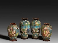 Seven japanese champlevé enameled bronzes; three figures and two pairs of vases, tallest h 54,5 cm - afbeelding 2 van  7