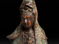 Seven japanese champlevé enameled bronzes; three figures representing kannon and two pairs of vases, 19th/20thc, tallest h 66 cm - afbeelding 6 van  10