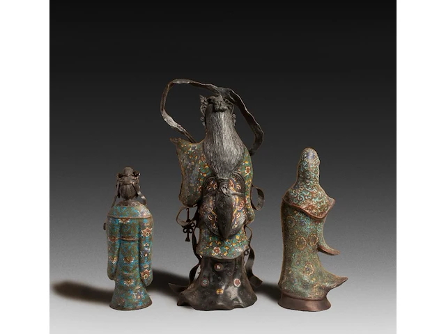 Seven japanese champlevé enameled bronzes; three figures representing kannon and two pairs of vases, 19th/20thc, tallest h 66 cm - afbeelding 8 van  10