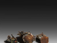 Seven japanese champlevé enameled bronzes; three figures representing kannon and two pairs of vases, 19th/20thc, tallest h 66 cm - afbeelding 9 van  10