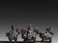 Seven japanese champlevé enameled bronzes; three figures riding a shishi and two pairs of vases, 19th/20thc, tallest h 46,5 cm - afbeelding 5 van  11
