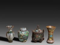 Seven japanese champlevé enameled bronzes; three figures, three vases and one censer, 19th/20thc, tallest h 46 cm - afbeelding 2 van  6