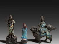 Seven japanese champlevé enameled bronzes; three figures, three vases and one censer, 19th/20thc, tallest h 46 cm - afbeelding 3 van  6
