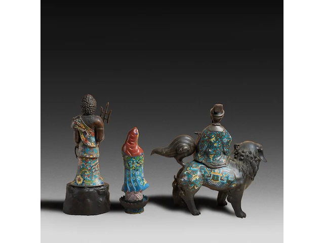 Seven japanese champlevé enameled bronzes; three figures, three vases and one censer, 19th/20thc, tallest h 46 cm - afbeelding 4 van  6