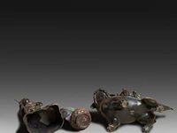 Seven japanese champlevé enameled bronzes; three figures, three vases and one censer, 19th/20thc, tallest h 46 cm - afbeelding 5 van  6
