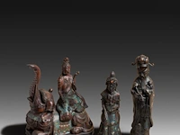 Seven japanese champlevé enameled bronzes; three figures, two bowls and two vases, 19th/20thc, tallest h 70 cm - afbeelding 3 van  7
