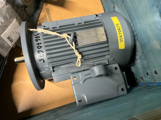 Sew + bauer 0,37 + 2x 0,75 +0,55 kw electro motor met reductie (5x) - afbeelding 5 van  14