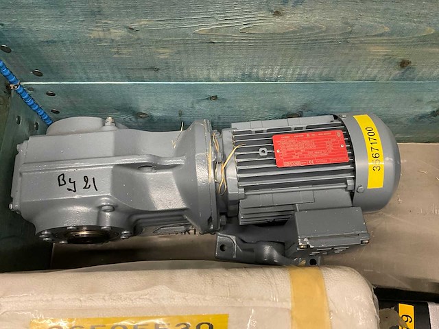 Sew + bauer 0,37 + 2x 0,75 +0,55 kw electro motor met reductie (5x) - afbeelding 7 van  14