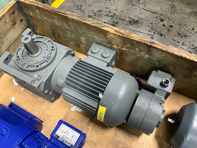 Sew + bauer 1,1 kw 400 volt electro motor met reductie + transformator (4x) - afbeelding 7 van  8