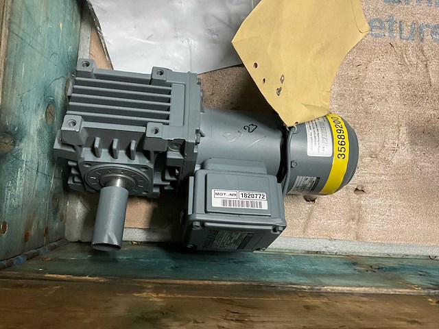 Sew + bauer+ benzler s42 dt80 electro motor met reductie (8x) - afbeelding 4 van  13