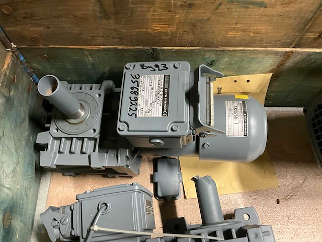 Sew + bauer+ benzler s42 dt80 electro motor met reductie (8x) - afbeelding 5 van  13