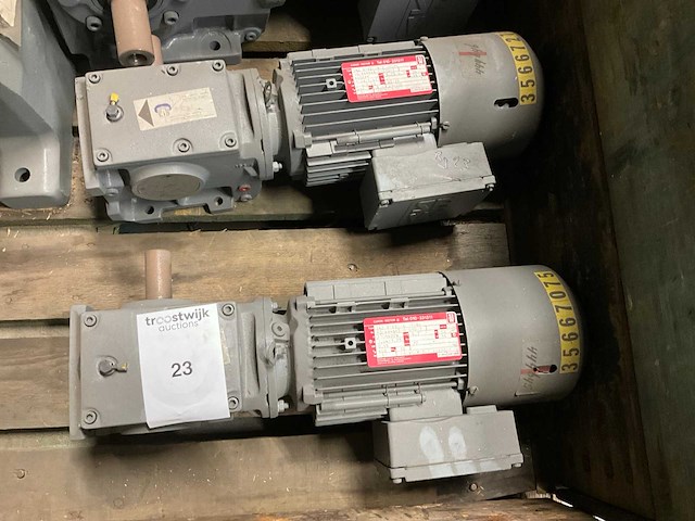 Sew + bauer+ benzler s42 dt80 electro motor met reductie (8x) - afbeelding 1 van  13
