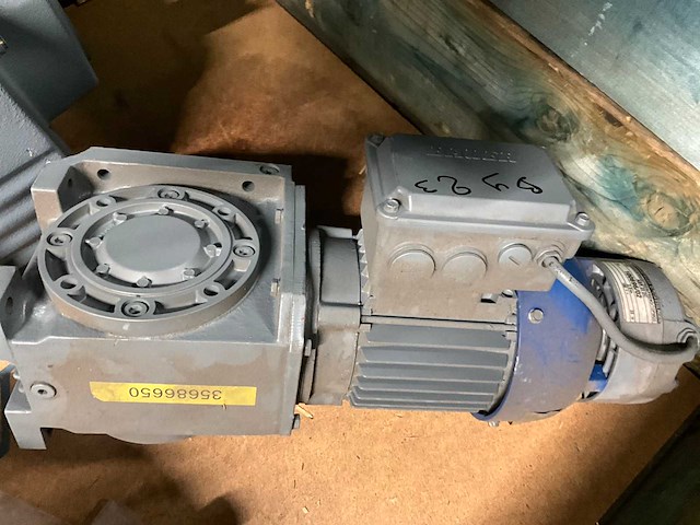 Sew + bauer+ benzler s42 dt80 electro motor met reductie (8x) - afbeelding 11 van  13