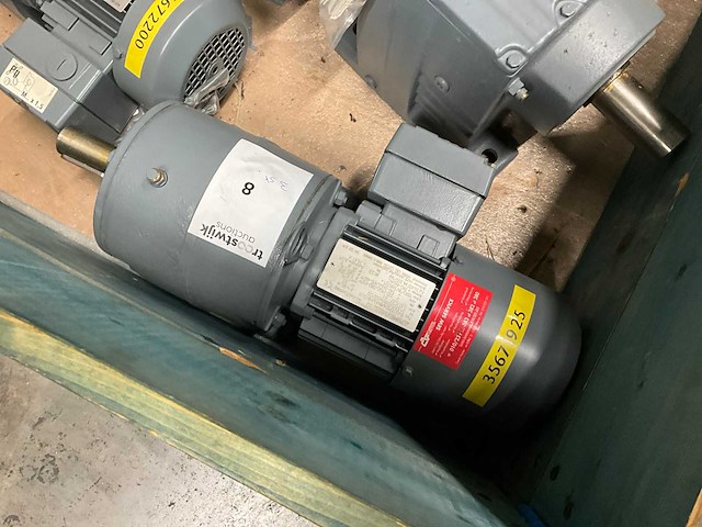 Sew electro motor met reductie + transformator (3x) - afbeelding 1 van  6