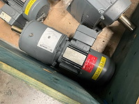 Sew electro motor met reductie + transformator (3x) - afbeelding 1 van  6