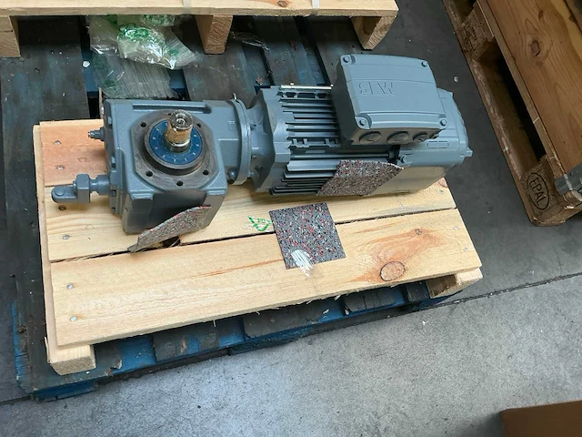 Sew-eurodrive hs41 drn80m4/be1hr/tf haakse reductiemotor - afbeelding 1 van  8