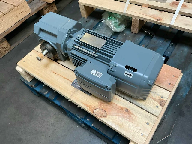 Sew-eurodrive hs41 drn80m4/be1hr/tf haakse reductiemotor - afbeelding 8 van  8