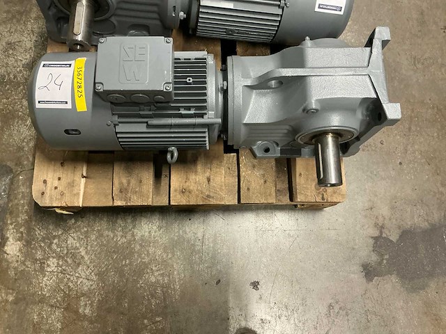 Sew-eurodrive k77 elektromotor - afbeelding 2 van  6