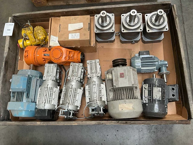 Sew-eurodrive partij elektromotoren en aandrijfonderdelen - afbeelding 1 van  9