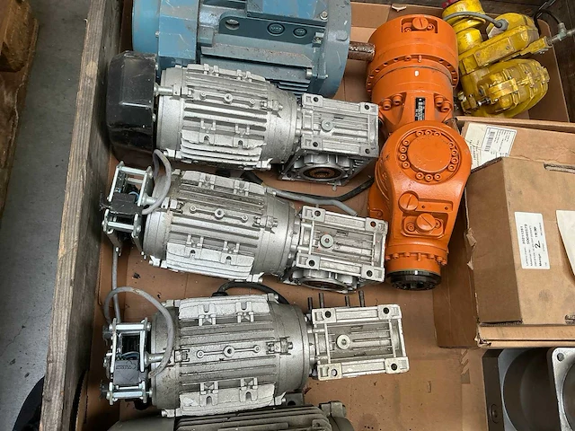 Sew-eurodrive partij elektromotoren en aandrijfonderdelen - afbeelding 3 van  9