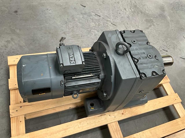Sew eurodrive r107 zware motor - afbeelding 4 van  6