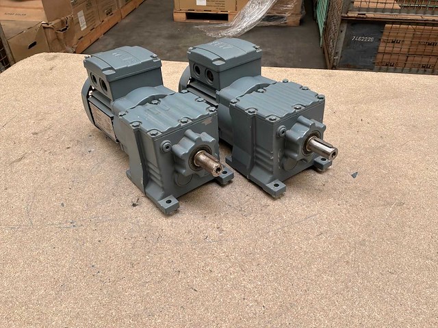 Sew eurodrive r17 dr63l4/th motorreductor (2x) - afbeelding 1 van  9