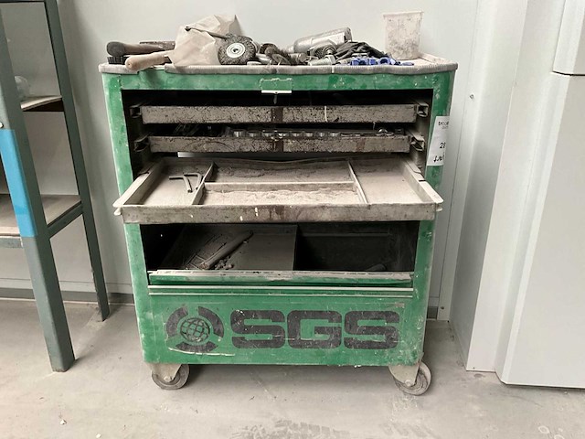 Sgs gereedschapswagen en rek met inhoud, waaronder 3m masking tape - afbeelding 1 van  18