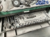 Sgs gereedschapswagen en rek met inhoud, waaronder 3m masking tape - afbeelding 14 van  18