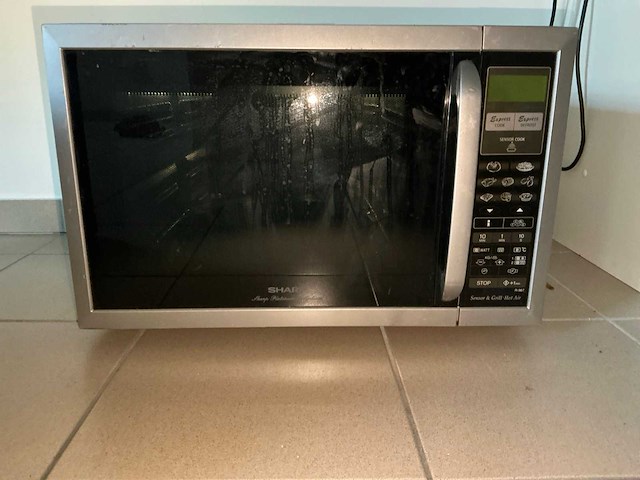 Sharp microgolfoven - afbeelding 1 van  4