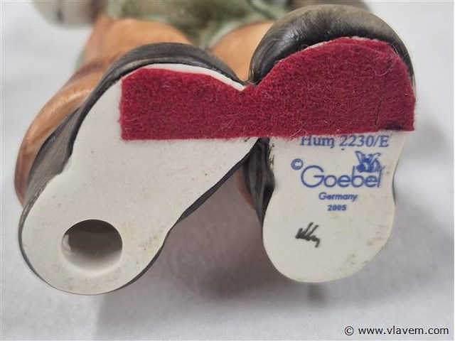 Shepherd with milkjug - afbeelding 3 van  3