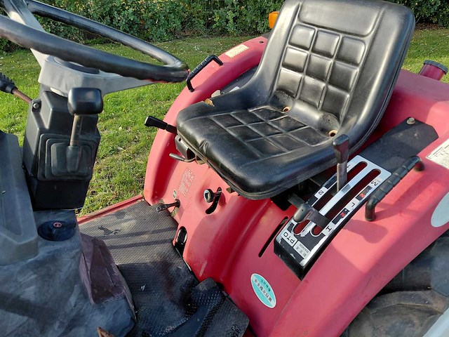 Shibaura p185f vierwielaangedreven minitractor - afbeelding 9 van  13