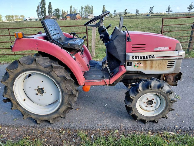 Shibaura p185f vierwielaangedreven minitractor - afbeelding 8 van  13