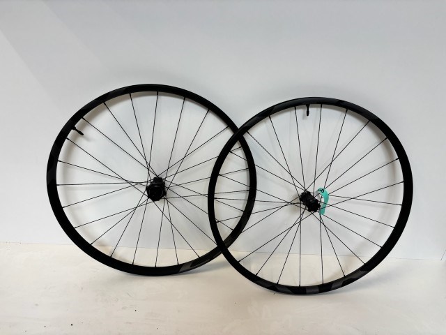 Shimano carbon wielset - afbeelding 1 van  3
