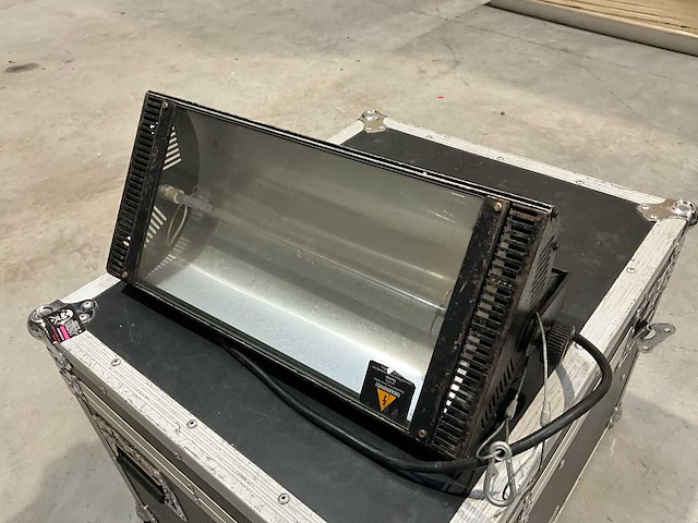 Show tec atmoz f350 mistgenerator - afbeelding 5 van  6