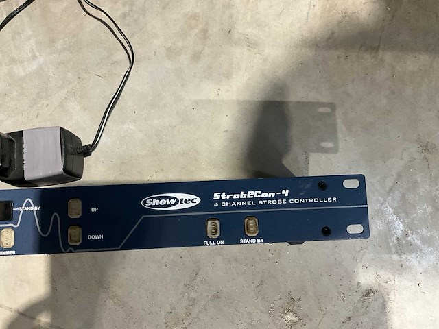 Show tec titanium 1500w dmx strobe met strobe controller-4 strobes - afbeelding 6 van  6