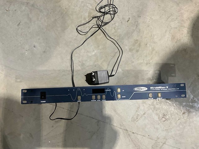 Show tec titanium 1500w dmx strobe met strobe controller-4 strobes - afbeelding 5 van  6