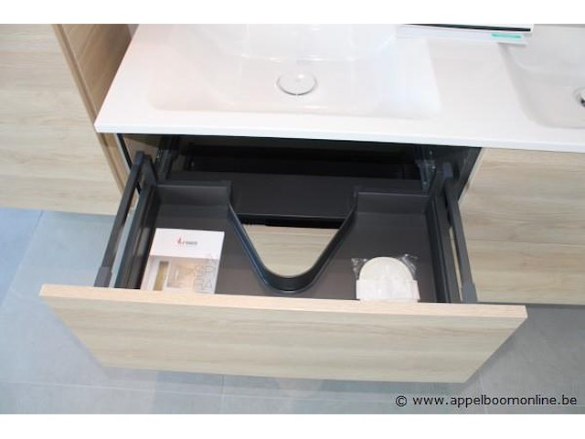 Showroom badkamermeubel vv dubbele spoelbak plus spiegelkast en kolomkast afm 140x49cm / 140x15cm / 160x40cm - afbeelding 4 van  5