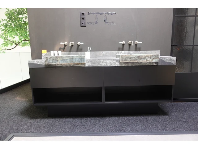 Showroom badkamermeubel - afbeelding 1 van  6