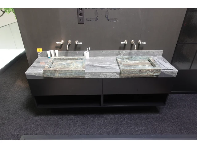 Showroom badkamermeubel - afbeelding 2 van  6